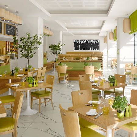 Radisson Blu Hotel Bucarest Esterno foto 3D rendering of a restaurant