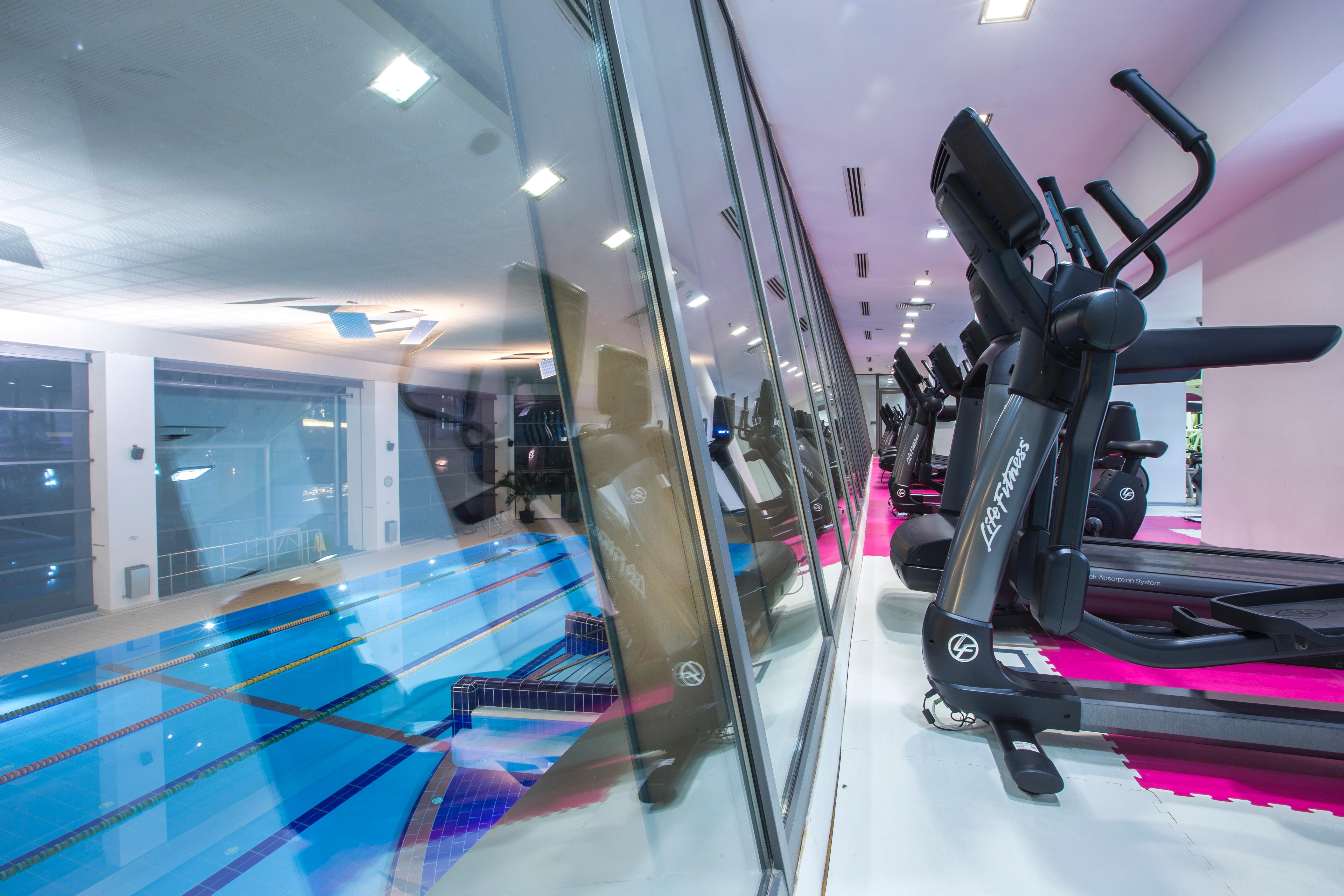 Radisson Blu Hotel Bucarest Esterno foto The gym at the London Aquatics Centre