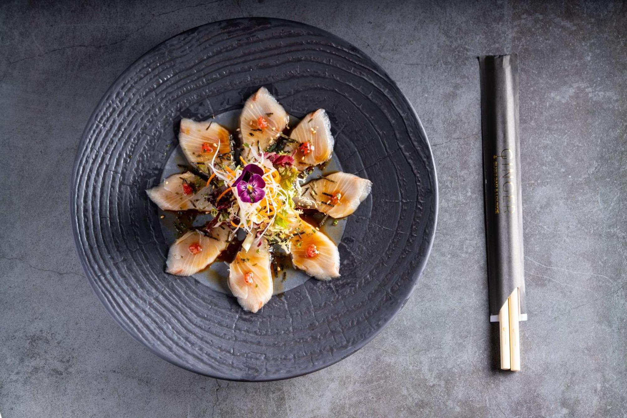 Radisson Blu Hotel Bucarest Esterno foto A plate of sashimi