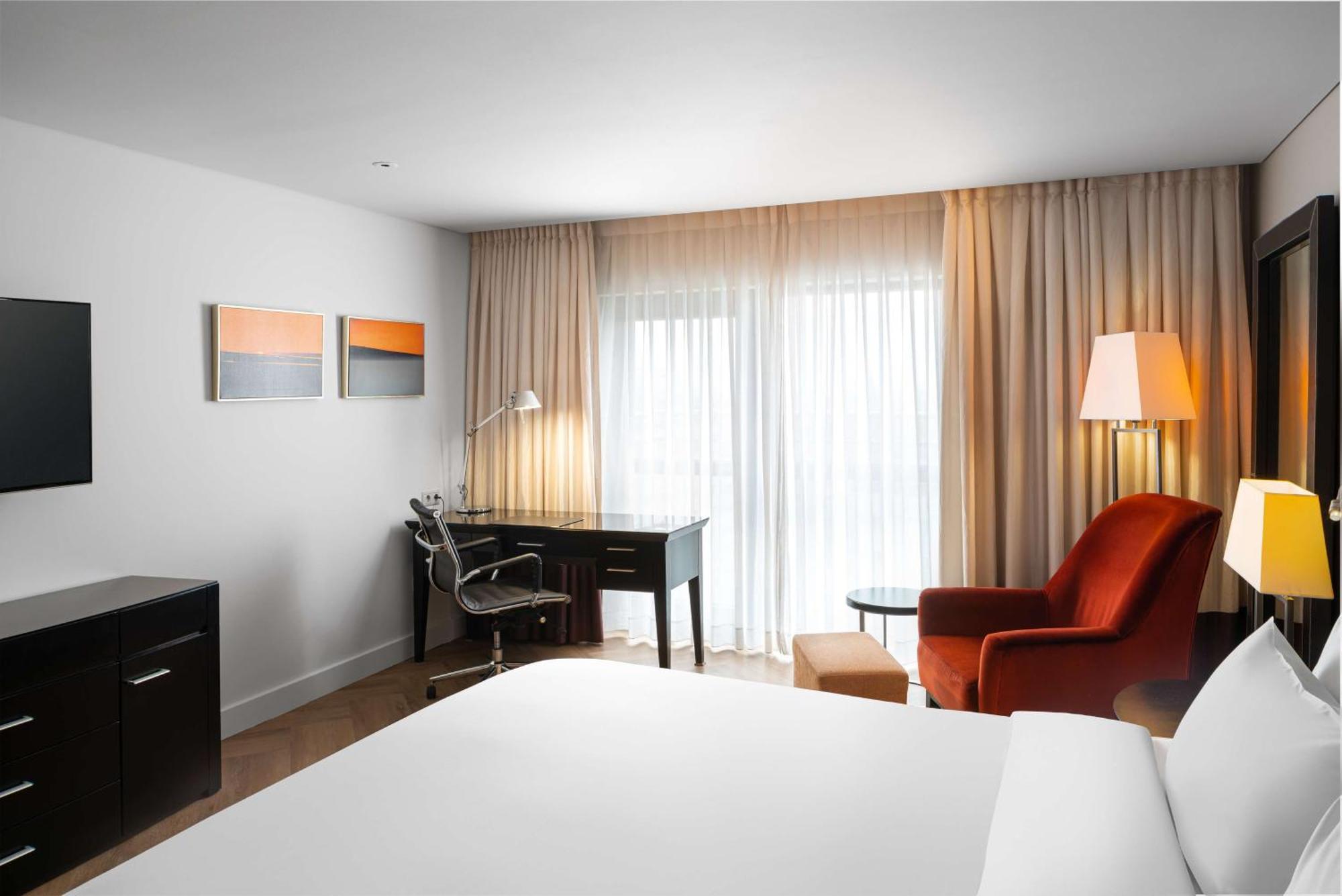 Radisson Blu Hotel Bucarest Esterno foto A room at the hotel