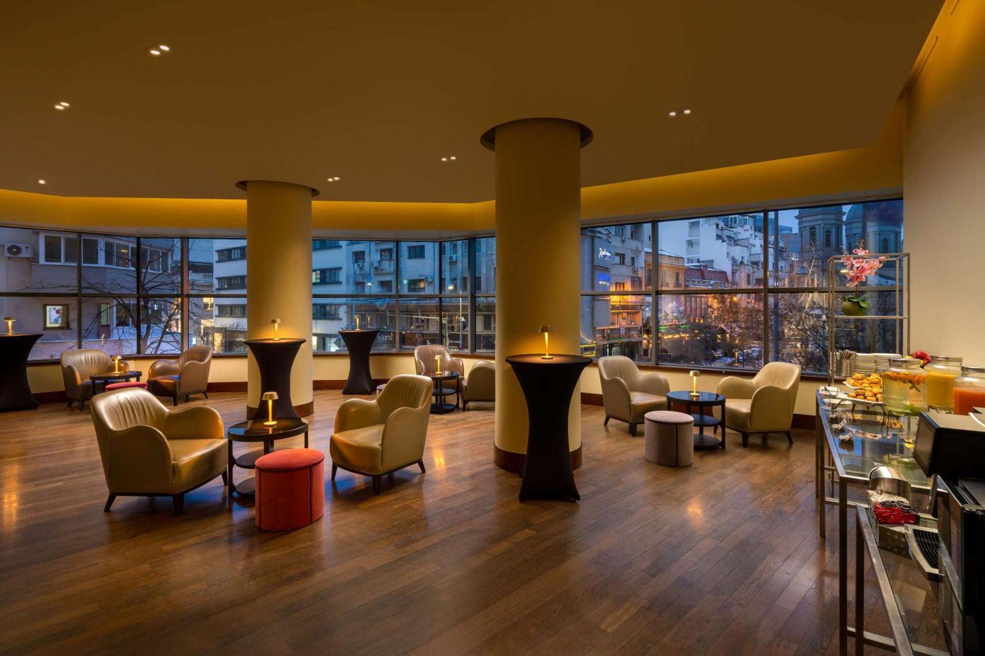 Radisson Blu Hotel Bucarest Esterno foto The Lounge at the Westin Palace, Madrid
