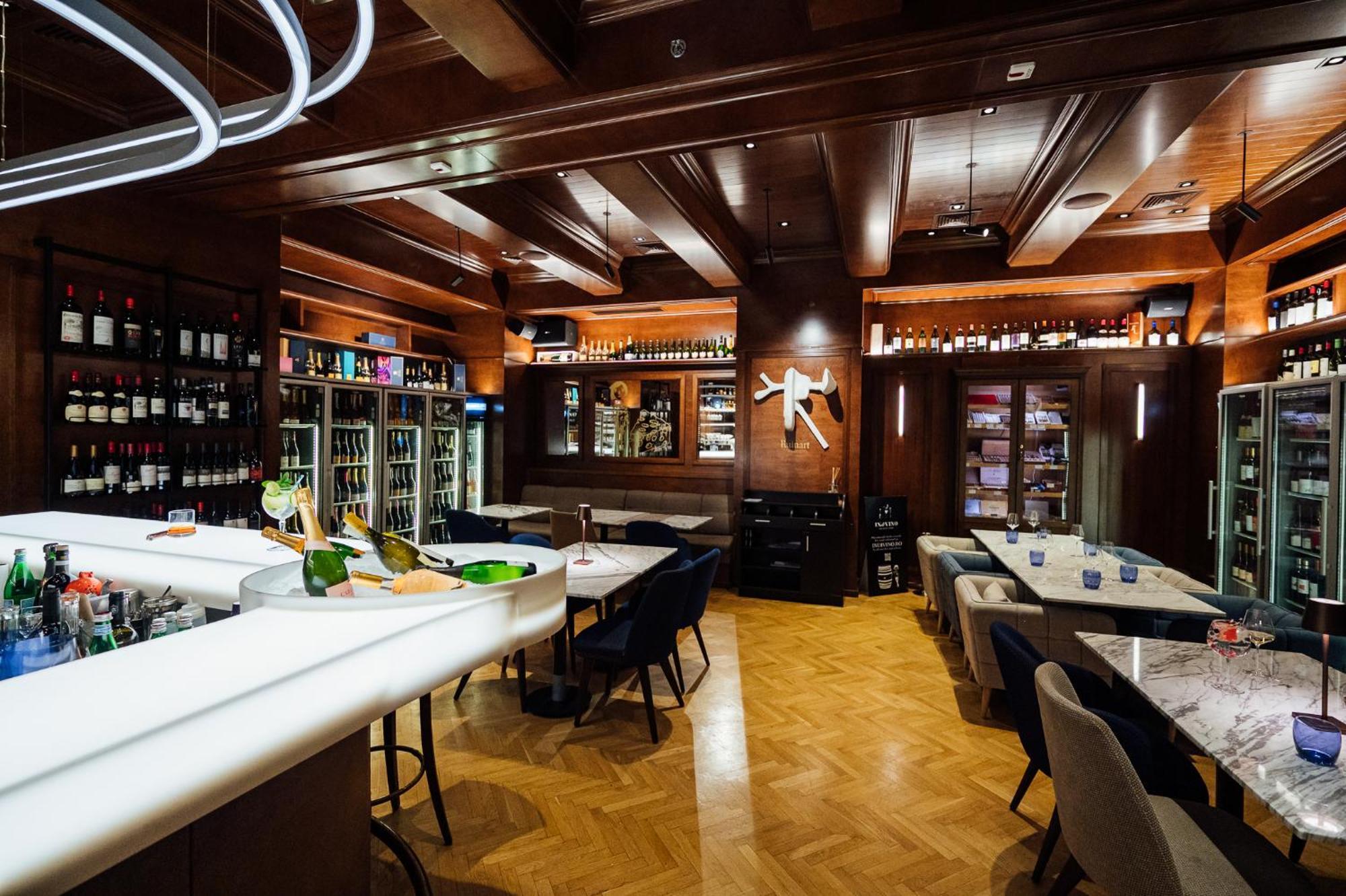 Radisson Blu Hotel Bucarest Esterno foto The interior of the restaurant