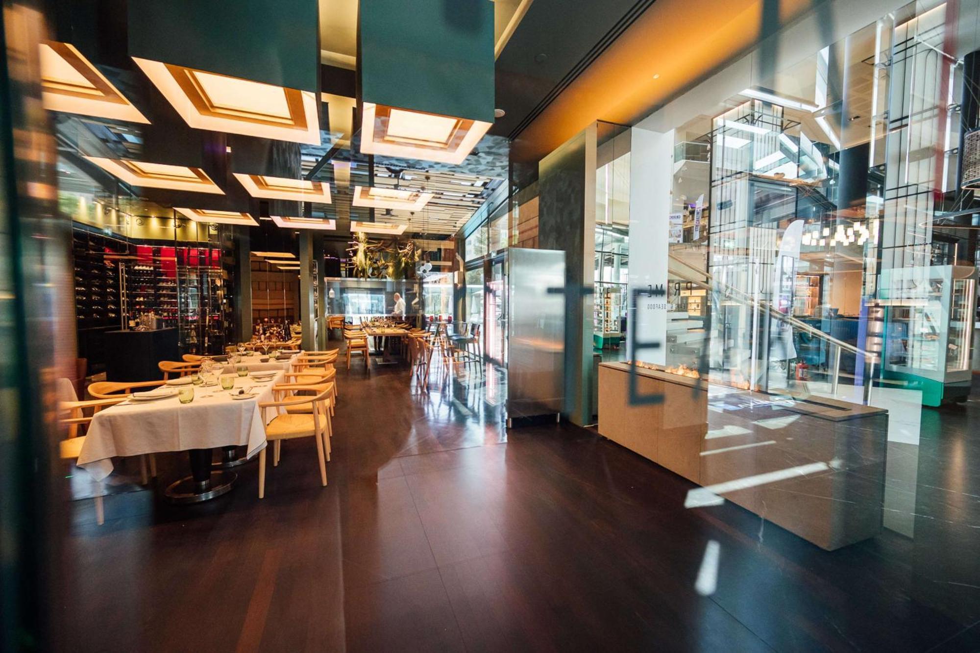 Radisson Blu Hotel Bucarest Esterno foto Restaurant "La Cialona"