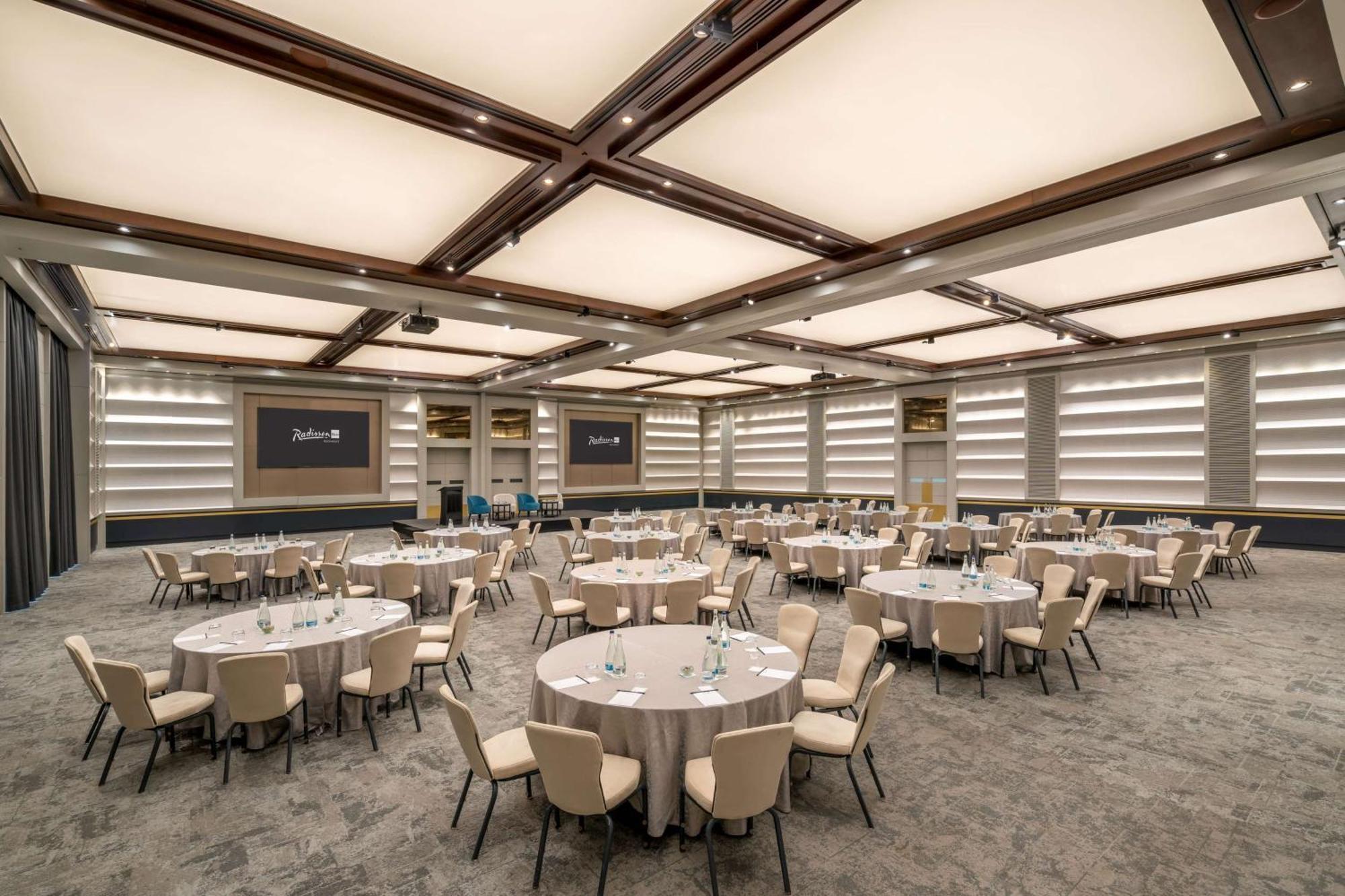 Radisson Blu Hotel Bucarest Esterno foto The Grand Ballroom